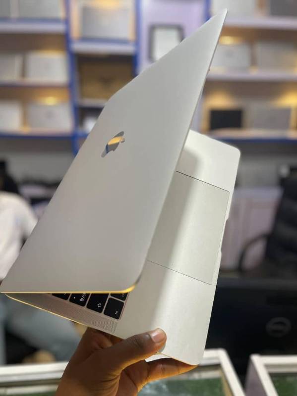 MacBook本体 MacBookAir mid2012 Apple MacBook Air 11 (Mid-2012) - i5-3317U · Intel HD